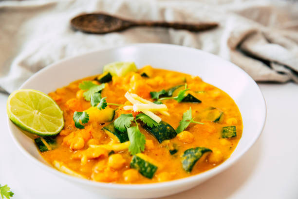 nourriture indienne chickpeas masala - curry de légumes photos et images de collection