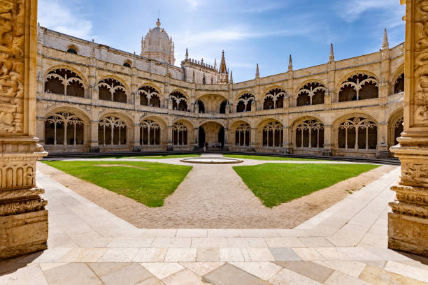 리스본, 포르투갈모세이로 도스 제로니모스의 아름다운 정원 - monastery of jeronimos 뉴스 사진 이미지