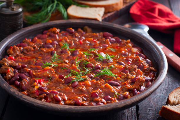 istock Chili con carne, traditional Mexican dish with beef and beans, selective focus 1215541483