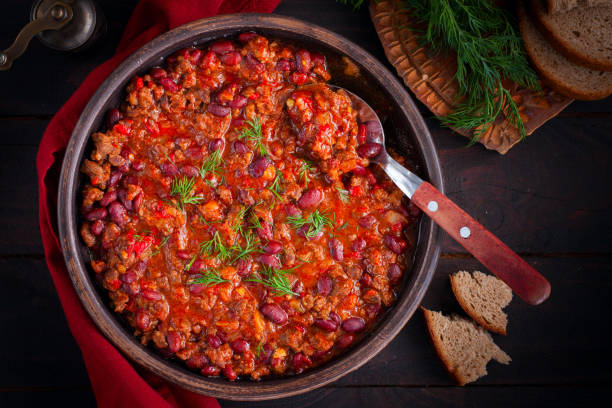Ớt con carne, món ăn truyền thống của Mexico với thịt bò và đậu, quan sát hàng đầu bức ảnh sẵn có