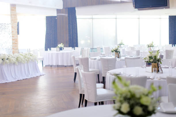 istock Many round tables with white tableclothes and wineglasses at cafe 1215543883