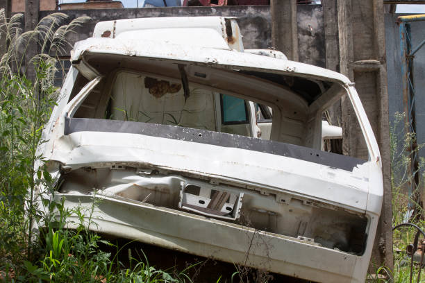 istock abandoned crash cars 1215573669