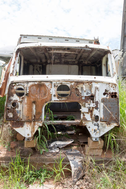 istock abandoned crash cars 1215573706
