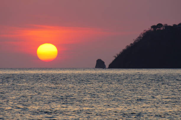 guanacaste sumnset dwa - costa rican sunset zdjęcia i obrazy z banku zdjęć