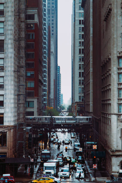 istock Monroe street in the Chicago Loop 1215630067