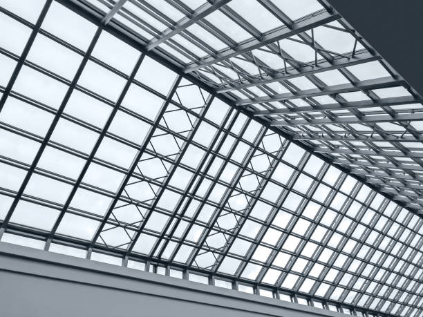 вид современной прозрачной стеклянной крыши - dome glass ceiling skylight стоковые фото и изображения