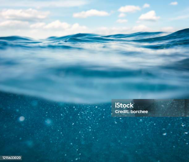 Unterwasseransicht Stockfoto und mehr Bilder von Meer - Meer, Wasser, Welle