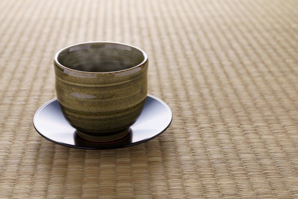 varmt grönt te (japanskt te) - tatami mat bildbanksfoton och bilder