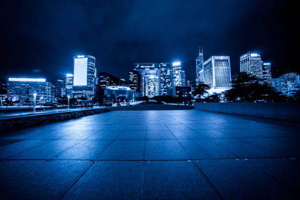 scène de nuit de hong kong - textured urban scene outdoors hong kong photos et images de collection