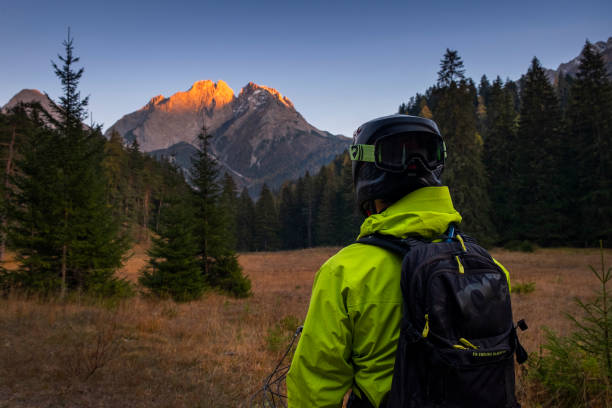Mountain biking at Blindsee Trail in Lermoos, Austria Man with helmet and yellow jacket with mountainbike at Blindsee Trail in Lermoos, sunset on mountain of Zugspitze, Austria ehrwald stock pictures, royalty-free photos & images