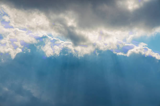 천국 흐린 하늘 풍경 배경 경치 보기 태양 광선 빛 - gods rays audio 뉴스 사진 이미지