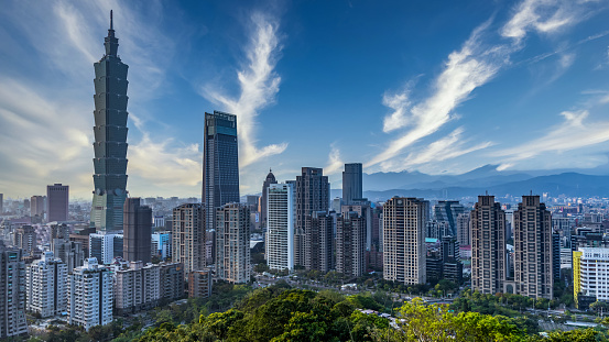 El horizonte de la ciudad de Taiwán y el skycraper la hermosa de Taipéi, el horizonte y rascacielos de la ciudad de Taiwán y otro edificio moderno del centro de la ciudad, Taipei es un destino turístico popular. photo