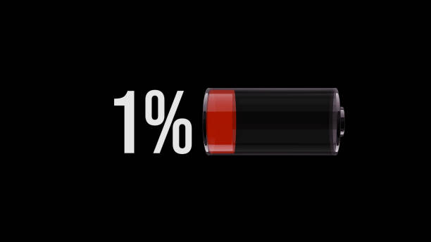 aviso de bateria fraca vermelha no fundo preto - a usar um telefone - fotografias e filmes do acervo