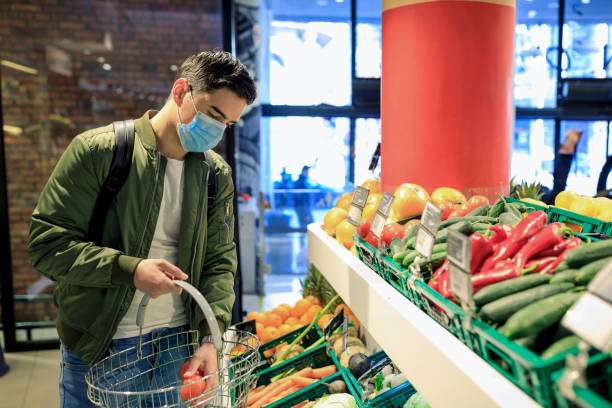 istock Urgent food shopping! 1215769657