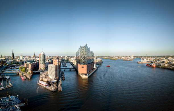 The Elbphilharmonie at sunset The Elbphilharmonie at sunset elbphilharmonie photos stock pictures, royalty-free photos & images