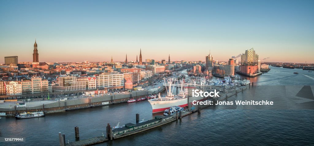 St. Pauli in Hamburg bei Sonnenuntergang - Lizenzfrei Hamburg Stock-Foto