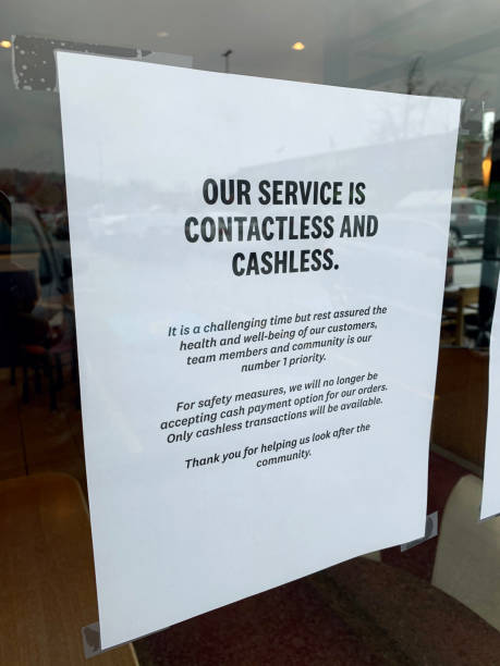 istock Restaurant Cashless Sign 1215817334