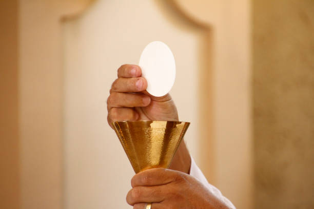 consecration of bread and wafer wine - consecrated imagens e fotografias de stock