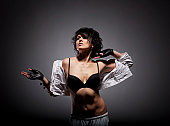 tanzenden-frau-im-street-style.jpg?b=1&s=170x170&k=20&c=PfchLTBMzi4EHQn-oRT8EQGtVUhLW-C3wuGgVJd5NP8=