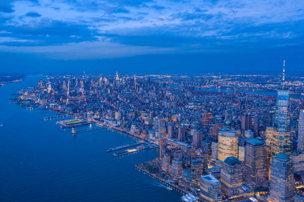 マンハッタン金融街サンセットのハドソン川とのニューヨークの航空写真 - new jersey usa commercial dock cityscape ストックフォトと画像