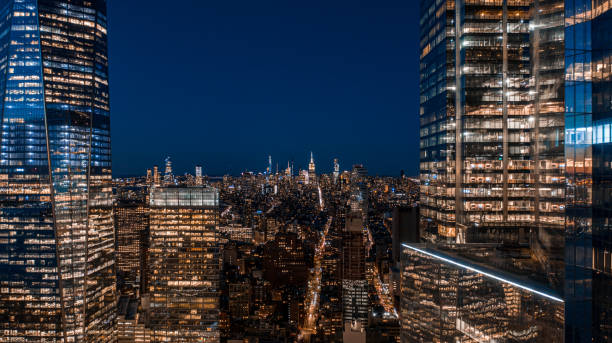 photographie aérienne de new york skyline, district financier de manhattan - building exterior built structure pier water photos et images de collection