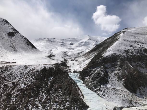 istock Sapphire of Himalayas 1215850527