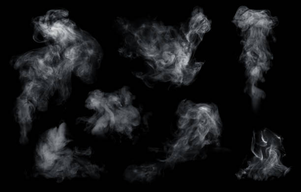 juego de niebla o humo aislado sobre fondo negro. nubedad blanca, niebla o fondo de smog. - psd fotografías e imágenes de stock