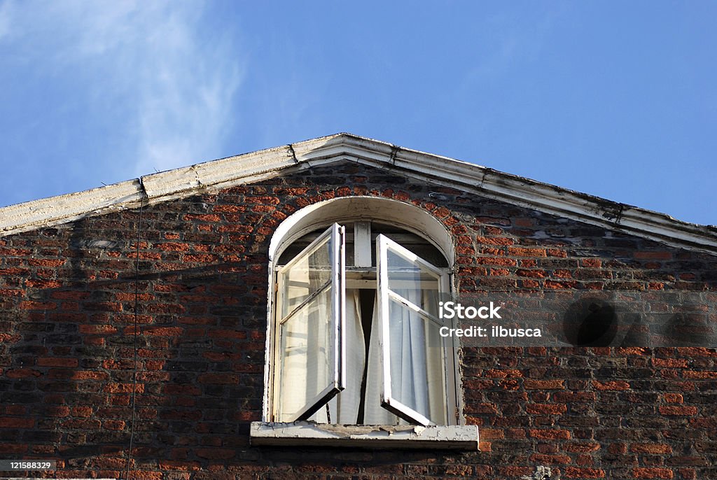 Страшно окно - Стоковые фото Англия роялти-фри