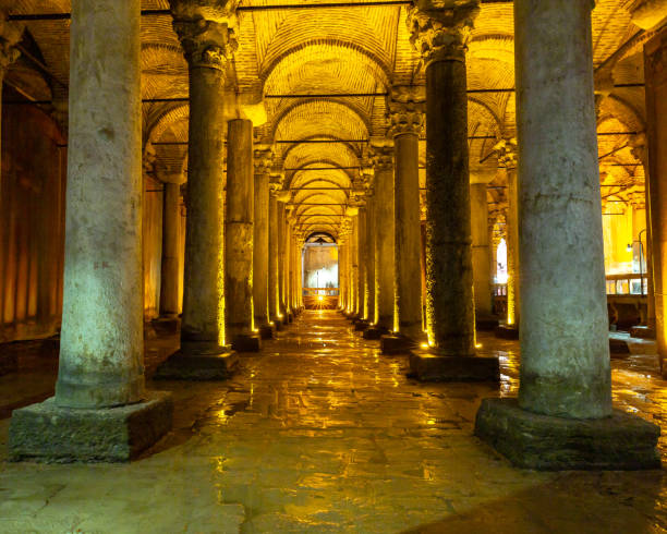 basilique cistern - erebatan sarnici - istanbul - circa 6th century photos et images de collection