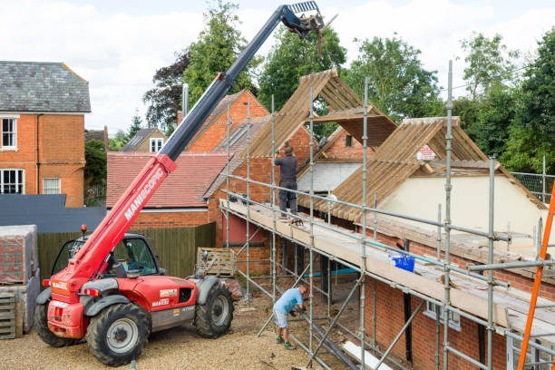 abriss und wiederaufbau des hauses, großbritannien - restoring scaffolding built structure home improvement stock-fotos und bilder