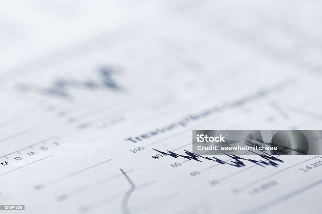 Business graph in Zeitung - Lizenzfrei Analysieren Stock-Foto