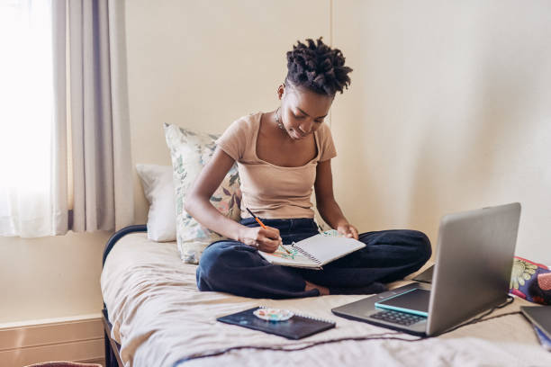 istock Art is one of her majors 1215927106