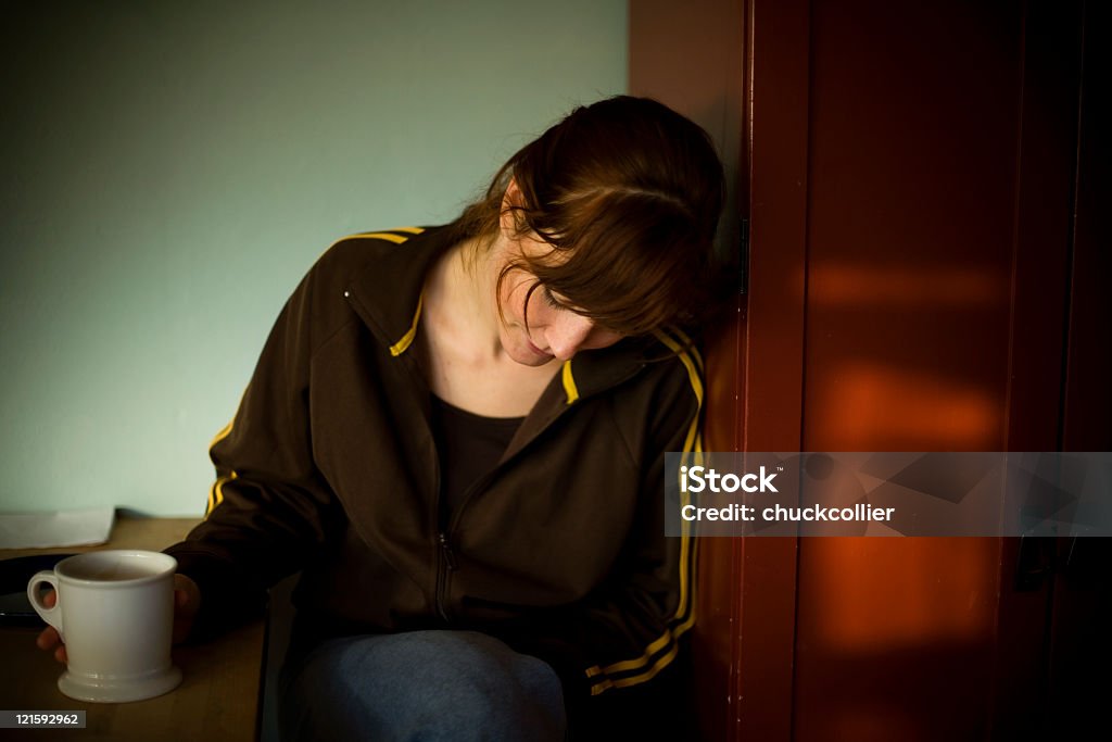 Femme de solitude - Photo de Adulte libre de droits