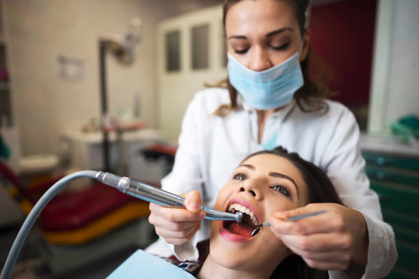 храбрый пациент у стоматолога - mouth open human teeth doctor dental drill стоковые фото и изображения