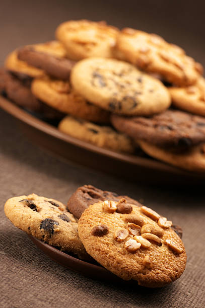 différents cookies - nobody food canvas peanut photos et images de collection