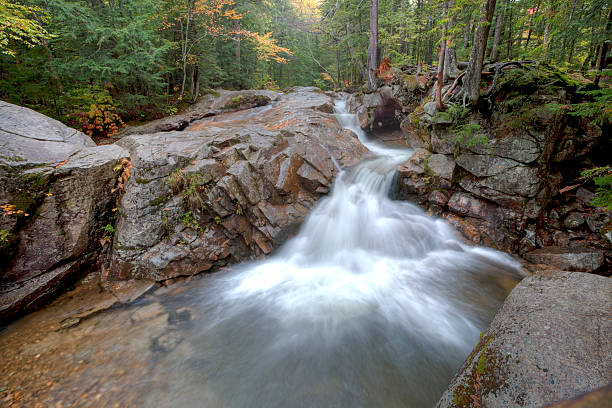 pequena cachoeira - rapid appalachian mountains autumn water - fotografias e filmes do acervo