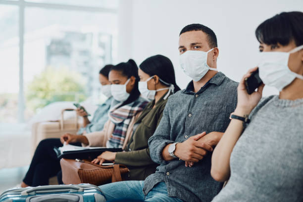 nigdy nie lekceważ znaczenia cierpliwości - airport tourist airport lounge young men zdjęcia i obrazy z banku zdjęć