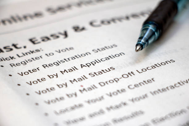 pasos de voto por correo con lápiz - pen ballpoint pen isolated registration fotografías e imágenes de stock