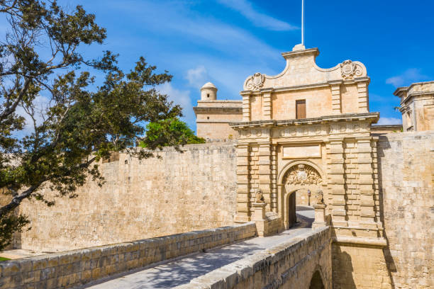 Fortified gate to Mdina - silent city, old capital of Malta Fortified gate to Mdina - silent city, old capital of Malta city gate stock pictures, royalty-free photos & images