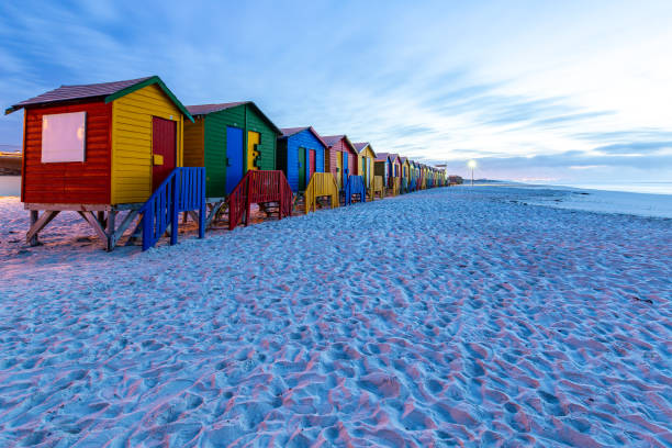 남아프리카 해변 오두막 - cape town beach hut multi colored 뉴스 사진 이미지