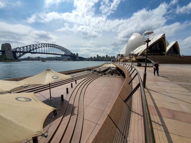 opera house and opera bar in sydney are quiet and empty with people during covid 19 lock down, people stay at home. australia:28-03-2020 - circular quay fotos imagens e fotografias de stock