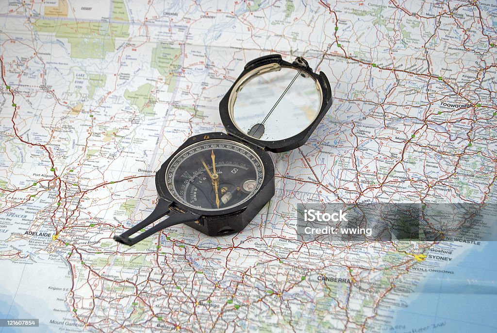 Землемер's компас и карта - Стоковые фото Австралия - Австралазия роялти-фри