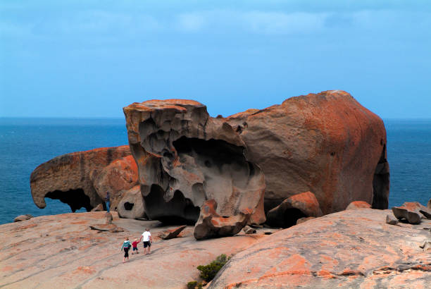 Australia, SA, Kangaroo Island, The Remarkables Kangaroo Island, Australia- February 02, 2008: Unidentified tourists at rock formation The Remarkables in Flinders National Park on Kangaroo Island eagle rock stock pictures, royalty-free photos & images