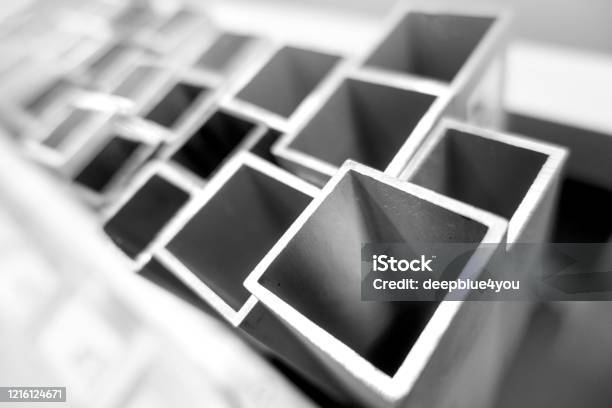 Quadratische Rohre Stockfoto und mehr Bilder von Stahl - Stahl, Aluminium, Metall