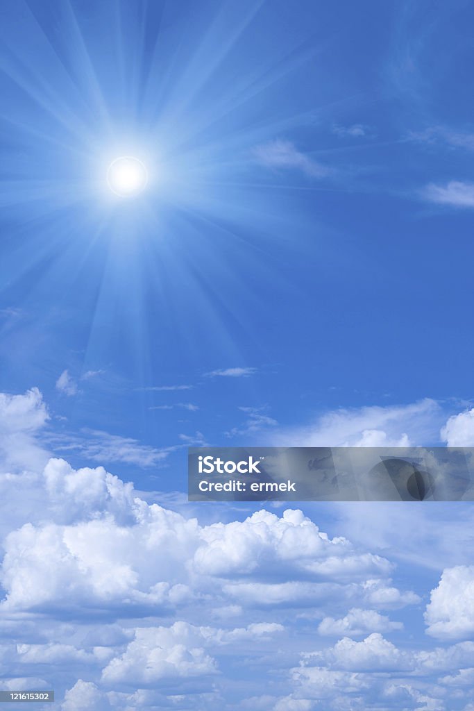 Bel cielo blu e sole. - Foto stock royalty-free di Ambientazione esterna