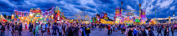 oktoberfest 2019 - munich - bavaria - carousels - carnival amusement park amusement park ride traditional festival imagens e fotografias de stock