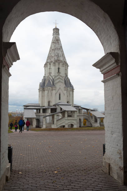 catedral da ascensão no parque kolomenskoye 07.10.2019 - kolomenskoye - fotografias e filmes do acervo