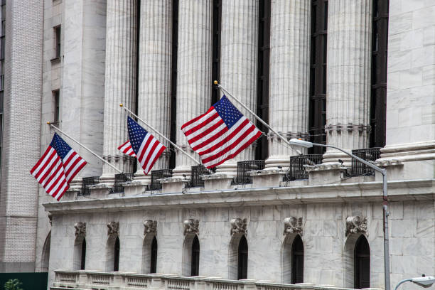 bourse de wall street - wall street stock exchange new york city new york stock exchange photos et images de collection