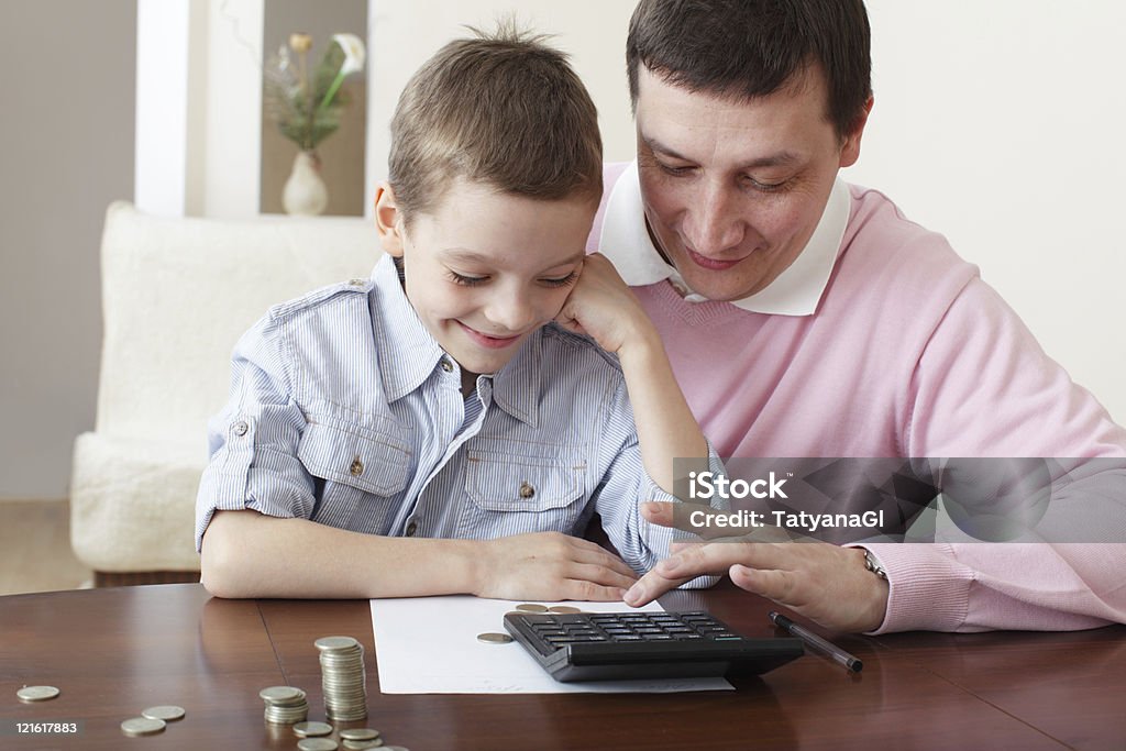 Pai e filho ao financiamento de treinamento - Foto de stock de Pai royalty-free