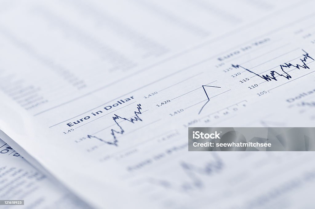 Business graph in Zeitung - Lizenzfrei Analysieren Stock-Foto